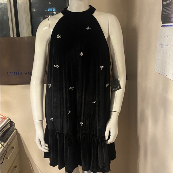 Dresses & Skirts - Elegant Black Velvet Dress with Embellishments